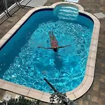 Sany With Pool - * تْسْغيكفانِتْسا
