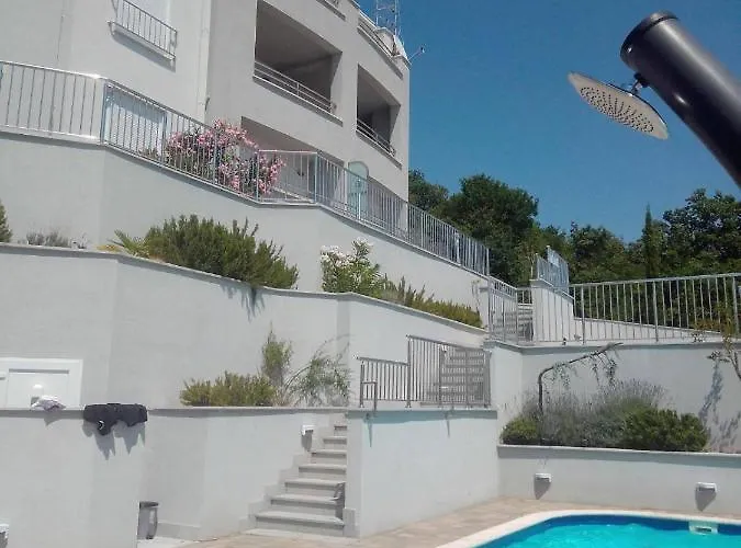 Sany With Pool - Apartman